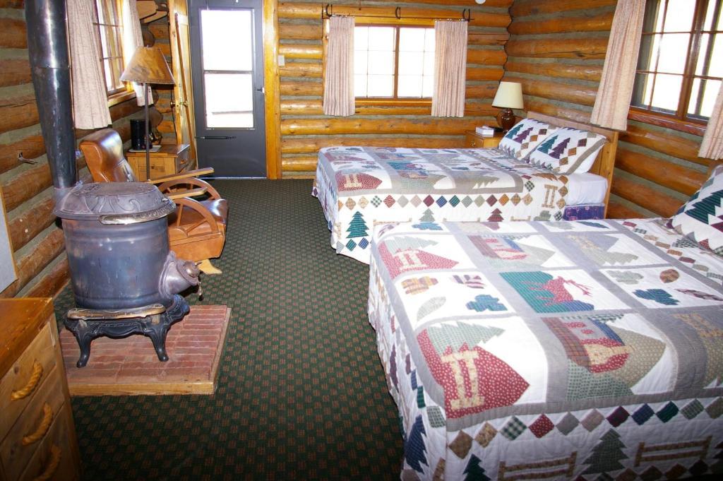 Parade Rest Ranch West Yellowstone Szoba fotó
